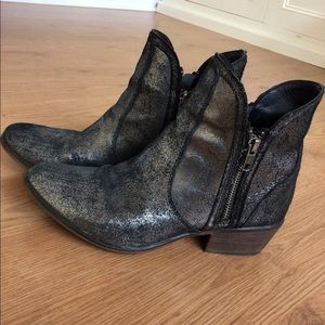 Rare Steve Madden Zipstr silver metallic boot - 8